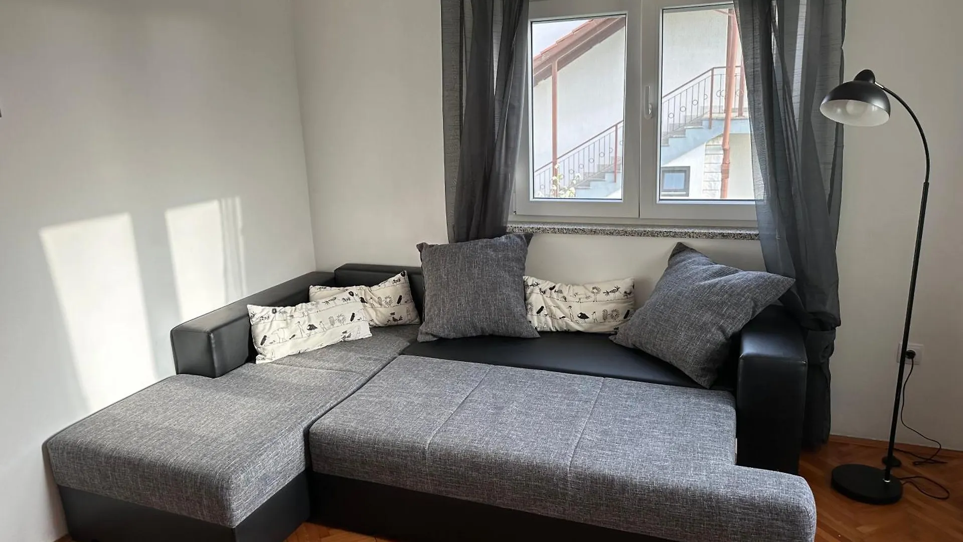 Vala Apartments Ровинь